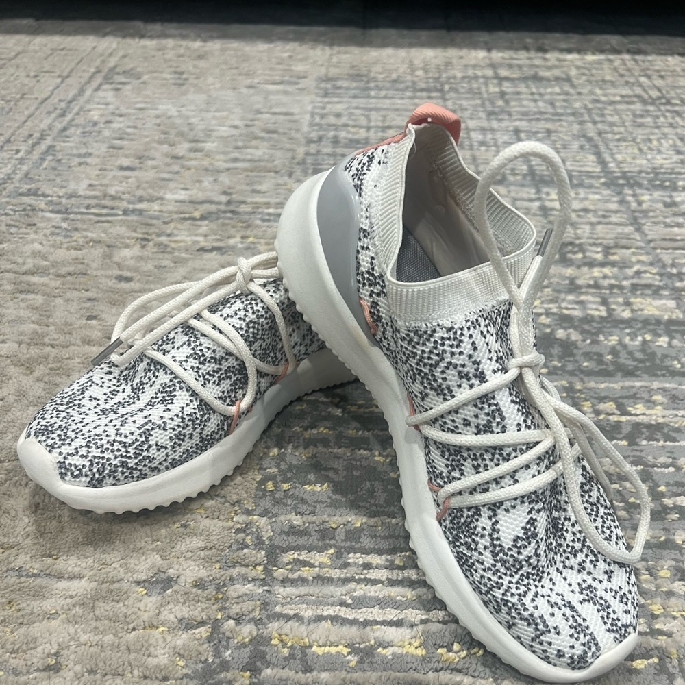 Women’s Adidas Tennis shoes
